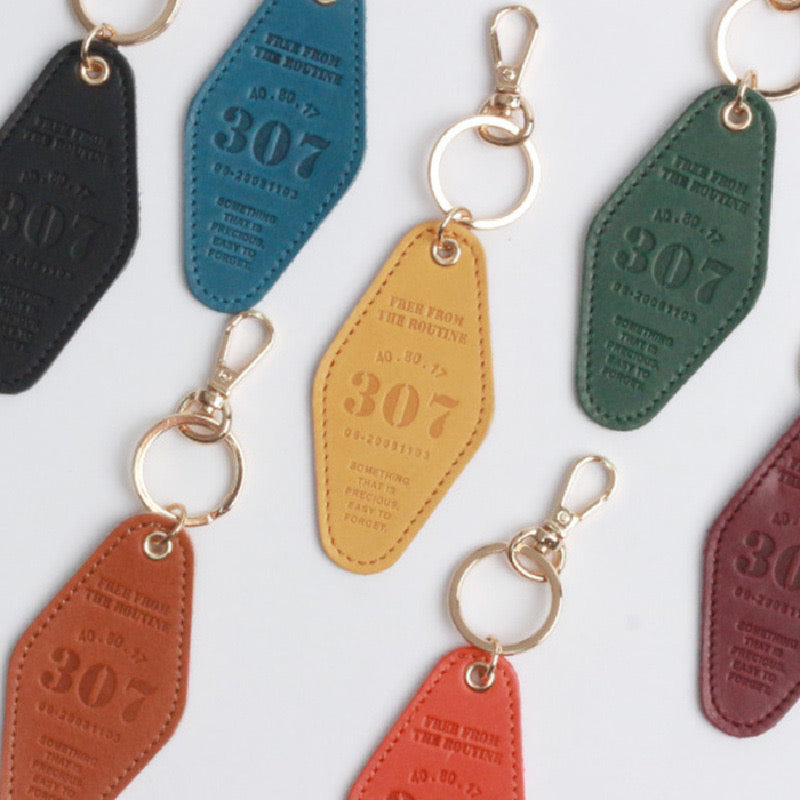 Wholesale Personalized Design Engrave Blank Key Chain Car Brand Logo Metal Pu Custom Black Leather Keychain