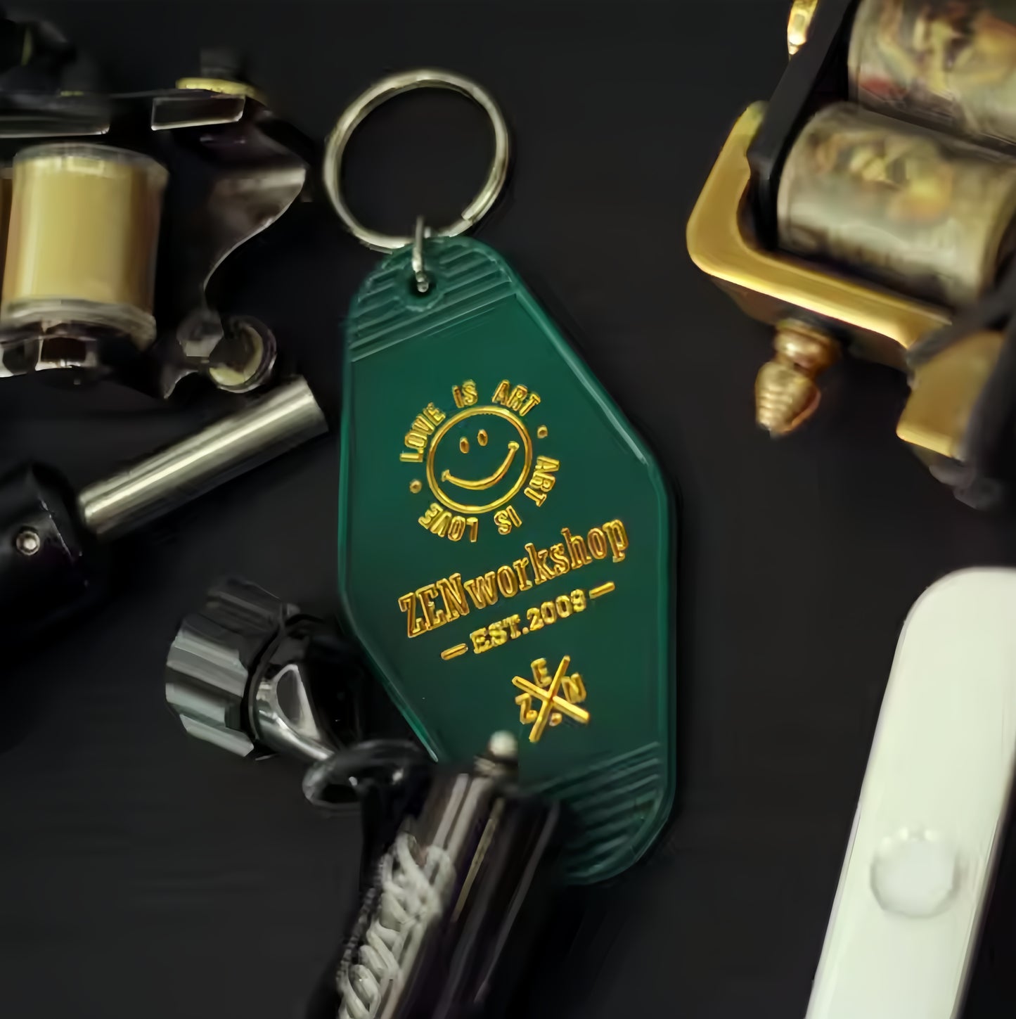 CustomPromotionalBlankRetroVintageHotelKeychainsColorfulHotelMotelAcrylicKeychain
