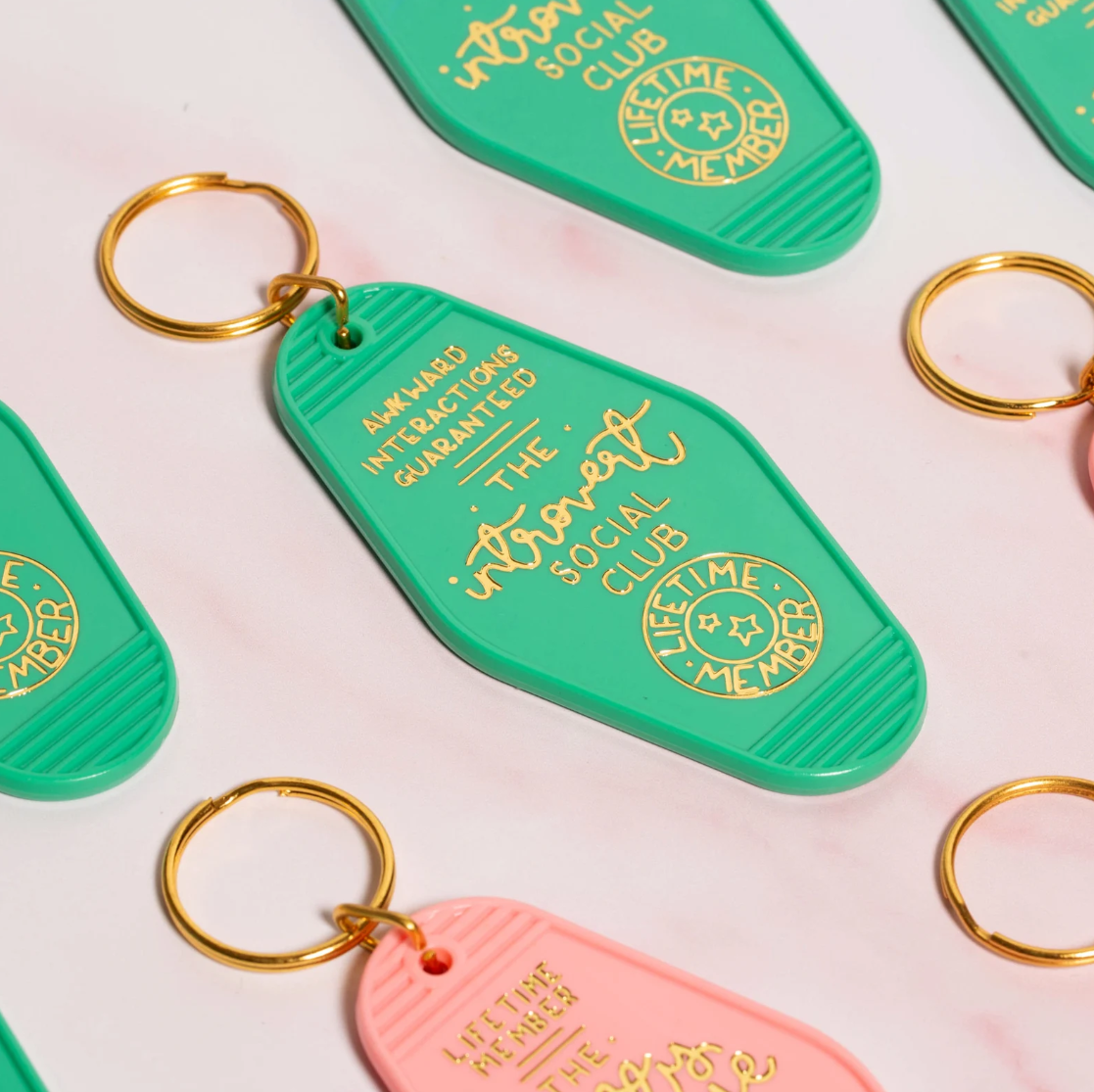 customlogocolorfulblankacrylichotstampinghotelkeychaincharmplasticmotelkeytag