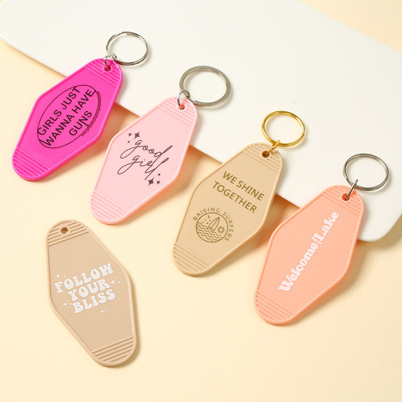 Wholesale Custom Logo Blank Plastic Retro Vintage Motel Promotional Keychains for Hotel Room