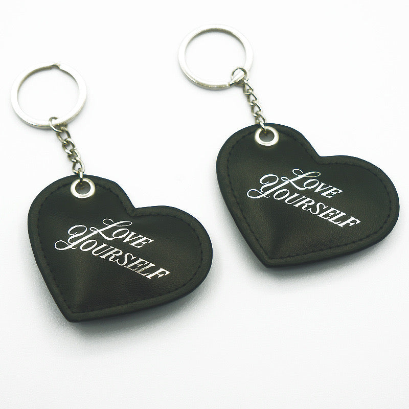 2025 Custom Logo Luxury PU Leather Keyring Mini Personalized Circle Car Keychain for Promotion