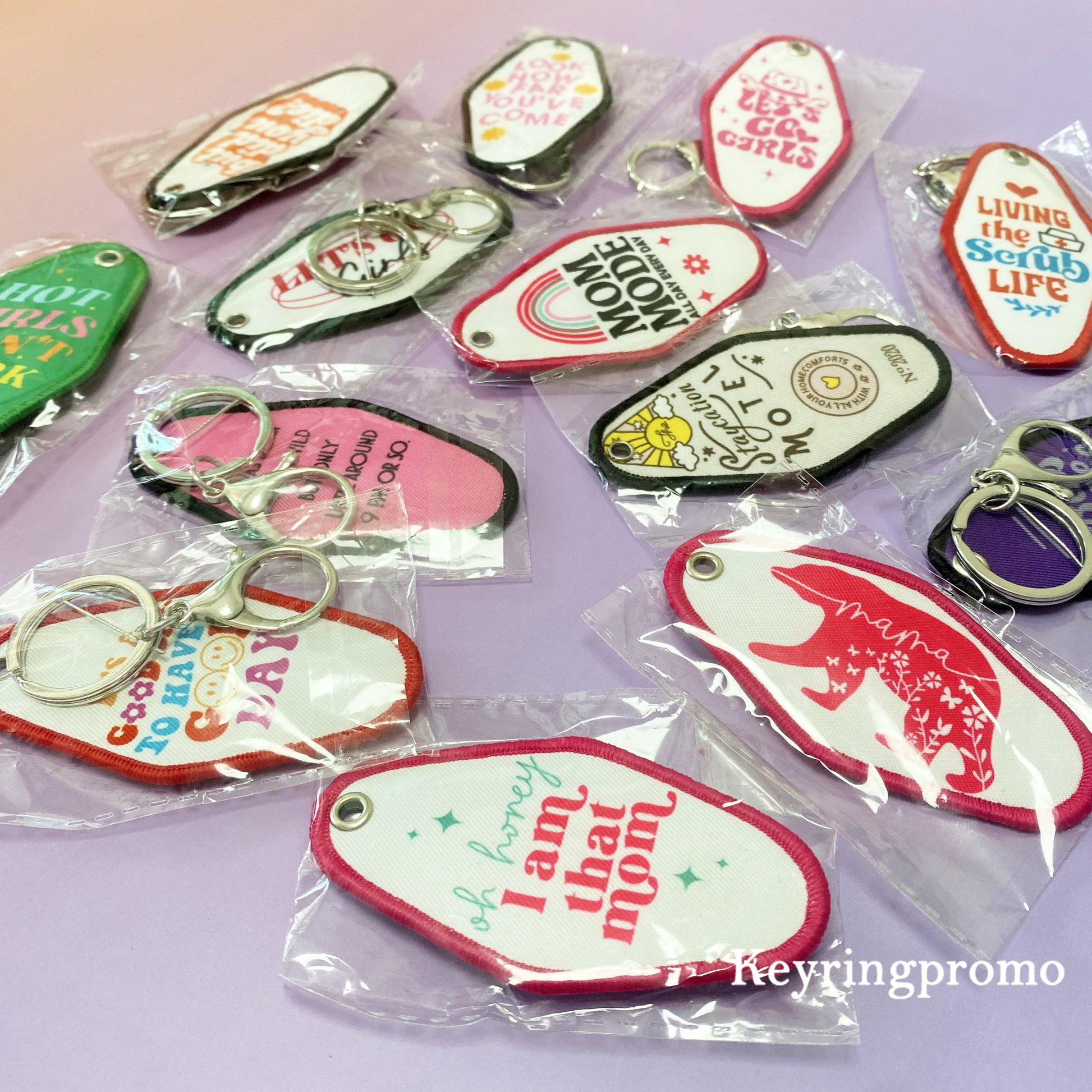 Clear Pearl Glitter Hotel Plastic Keychain Custom UV Printing Blank Plastic Acrylic Luggage Tags Retro Motel Keychain